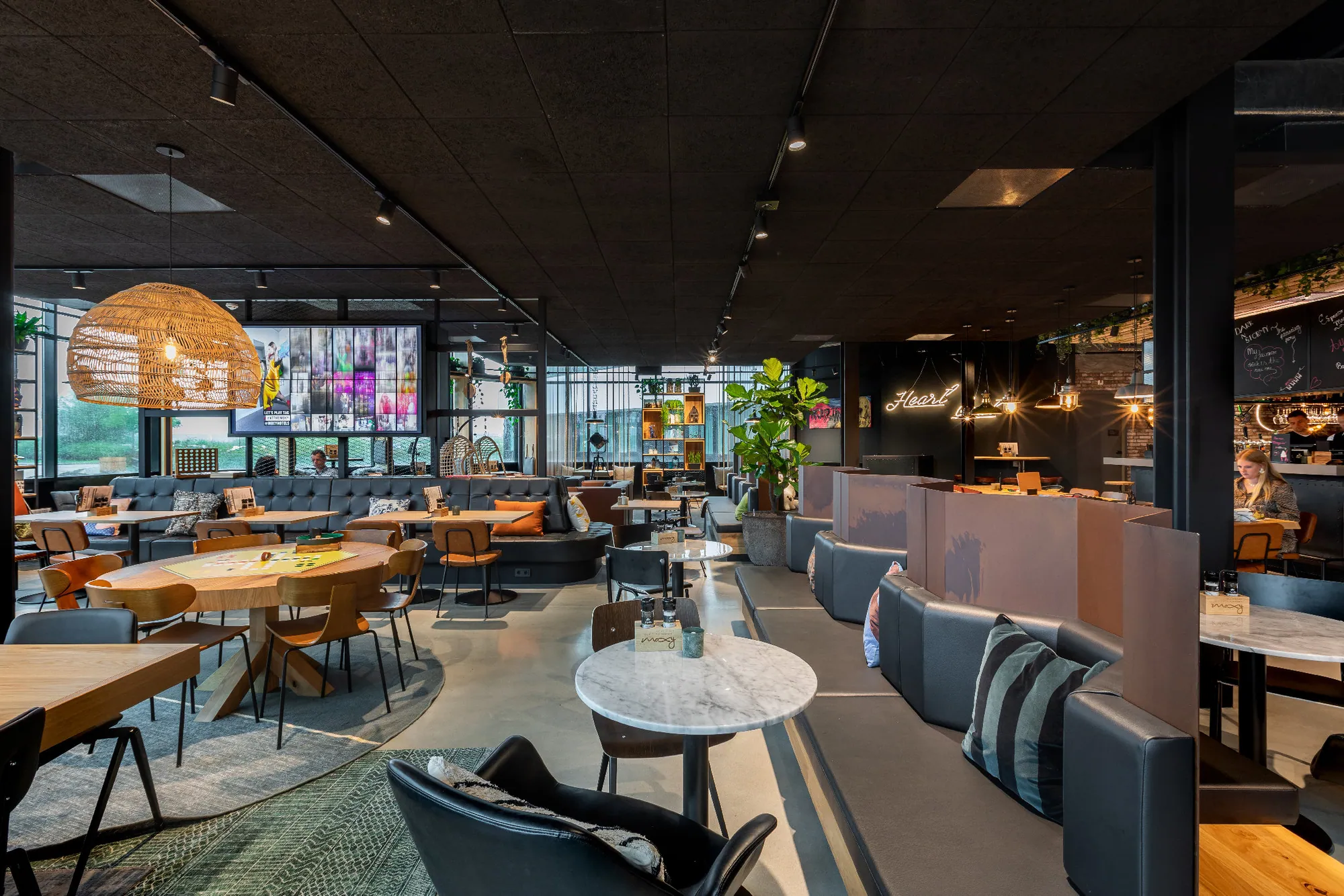Moxy Hotel Hoofddorp - Brique Architecten