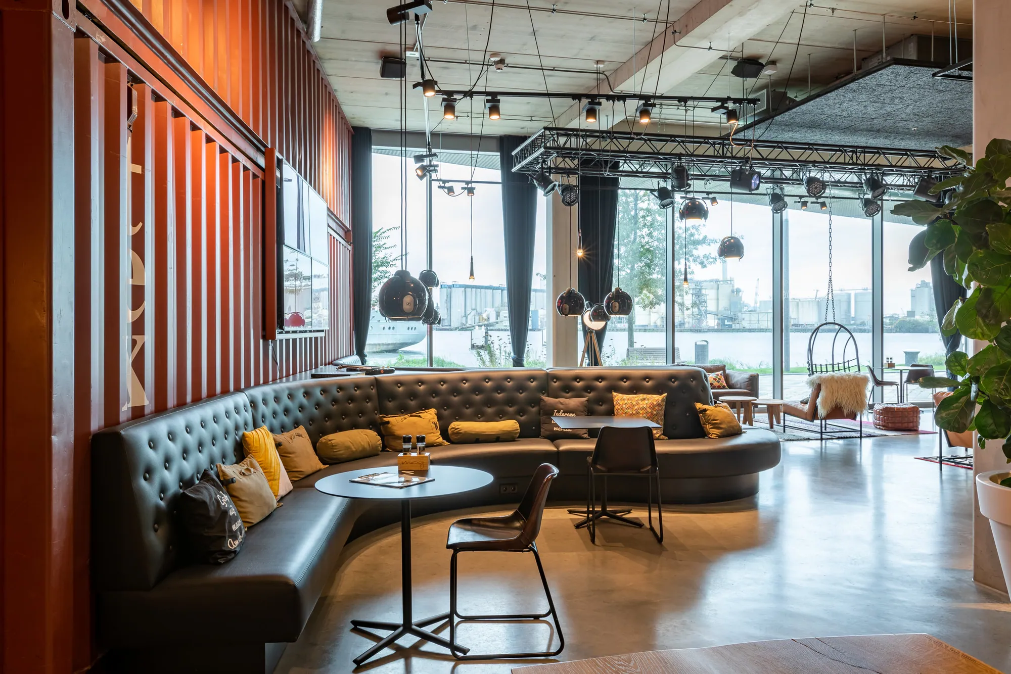 Moxy Houthavens Brique Architecten