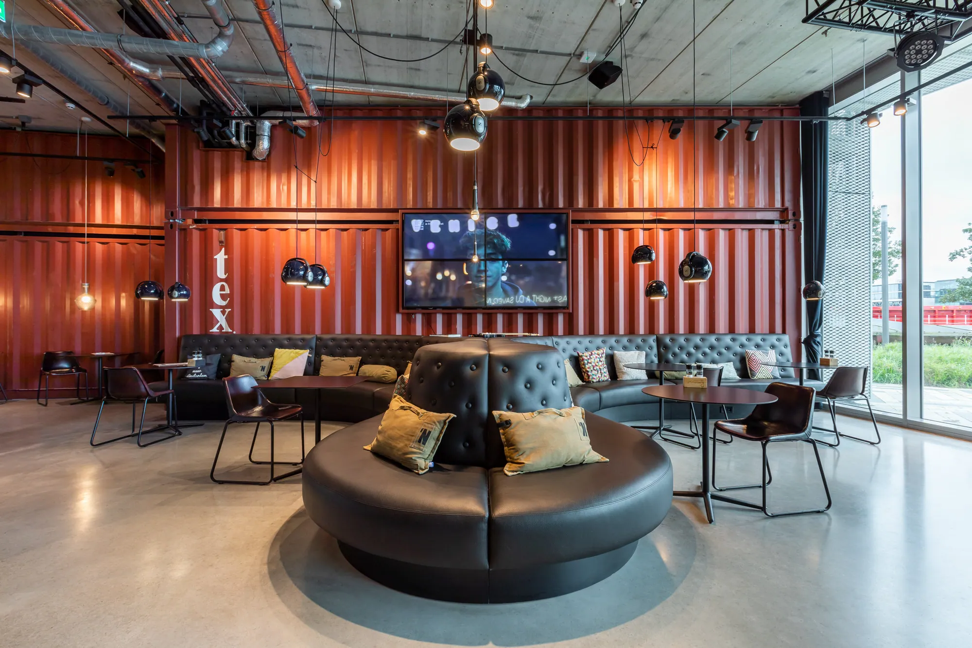 Moxy Houthavens Brique Architecten