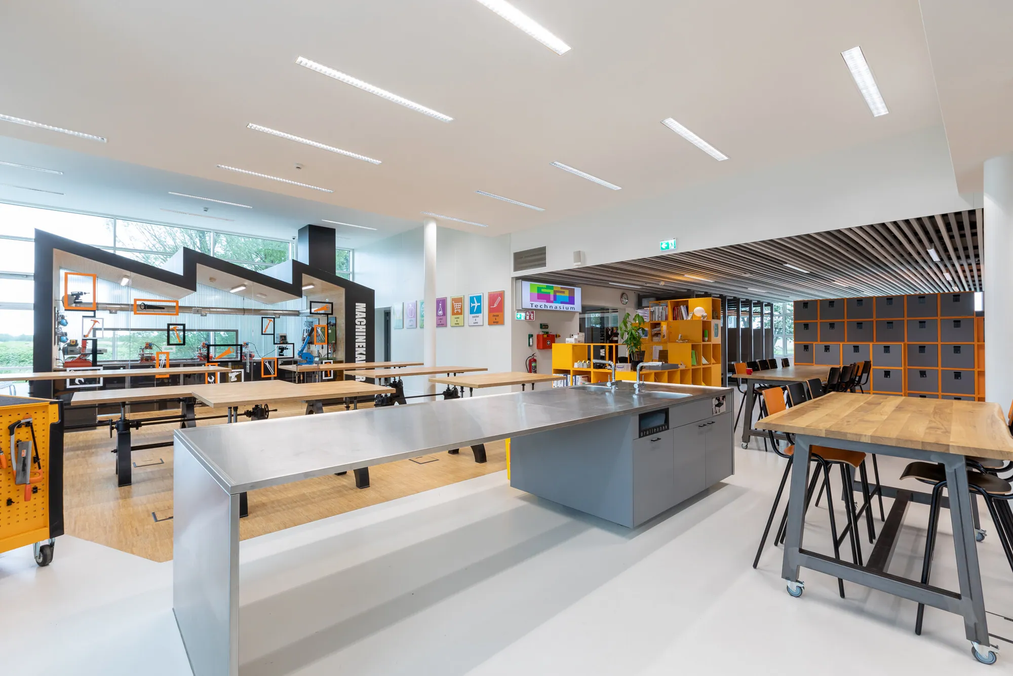 Technasium Zaandam - Enderberg Interieurbouw en Timmerfabriek