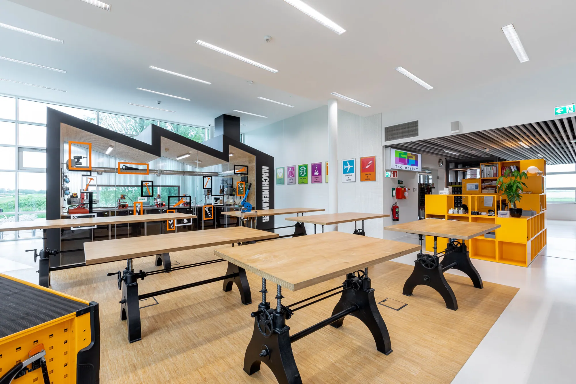 Technasium Zaandam - Enderberg Interieurbouw en Timmerfabriek