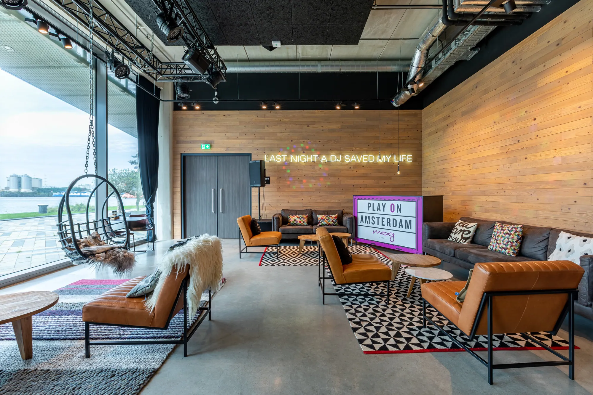 Moxy Houthavens Brique Architecten