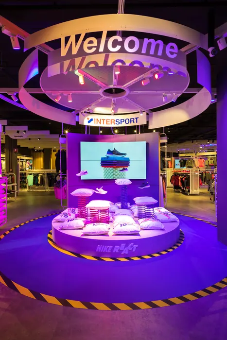 Nike React — retailfotografie door Isabel Nabuurs