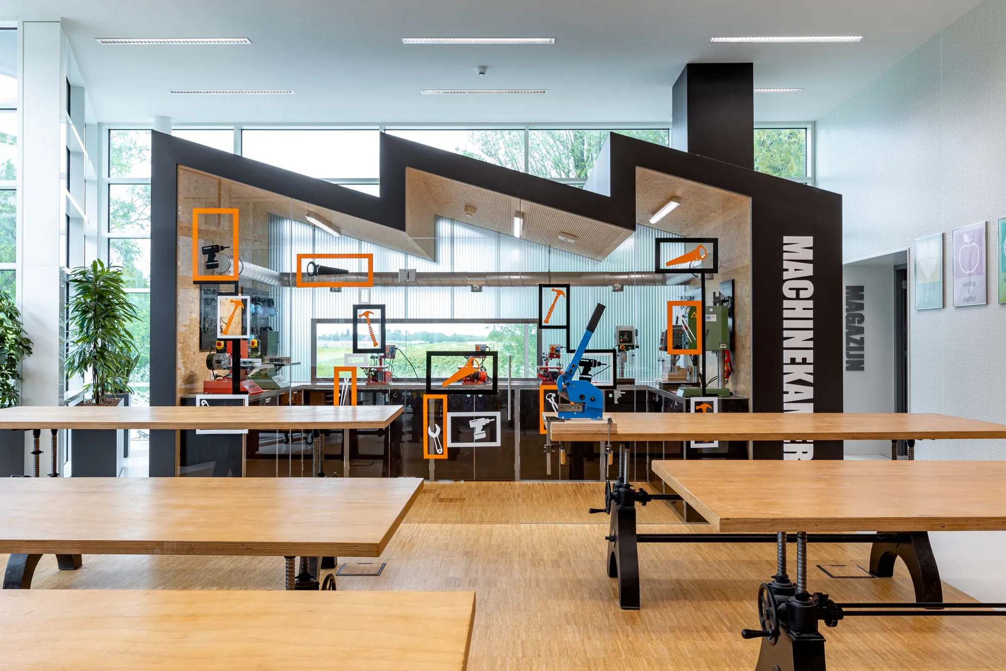 Technasium Zaandam - Enderberg Interieurbouw en Timmerfabriek