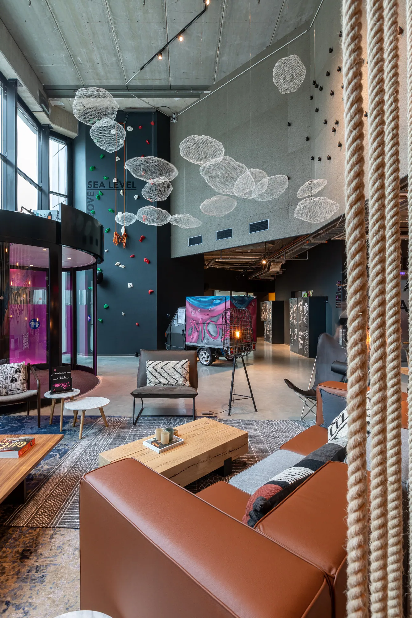 Moxy Hotel Hoofddorp - Brique Architecten