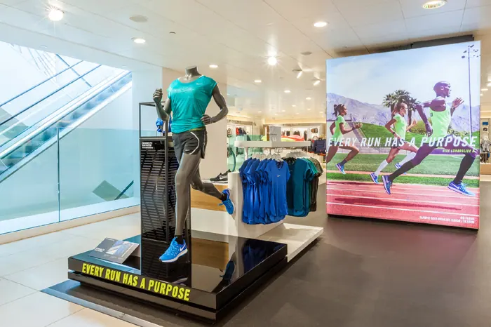 Nike — retailfotografie door Isabel Nabuurs